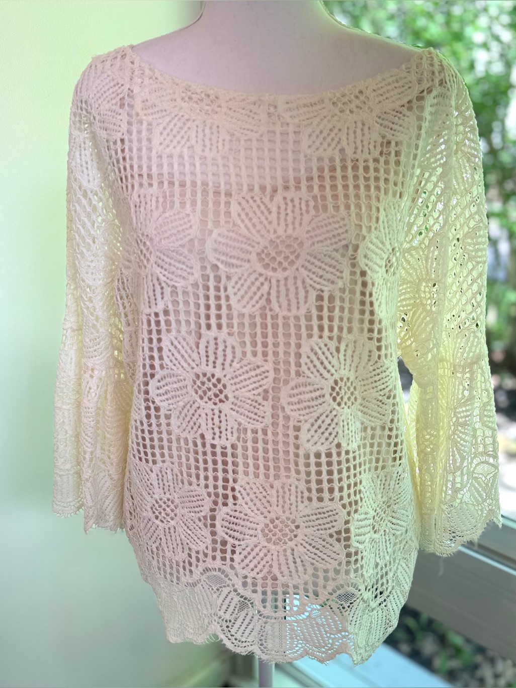 Trina Turk Euc Ivory Lace Bell Sleeve Blouse M Included Cami Resort